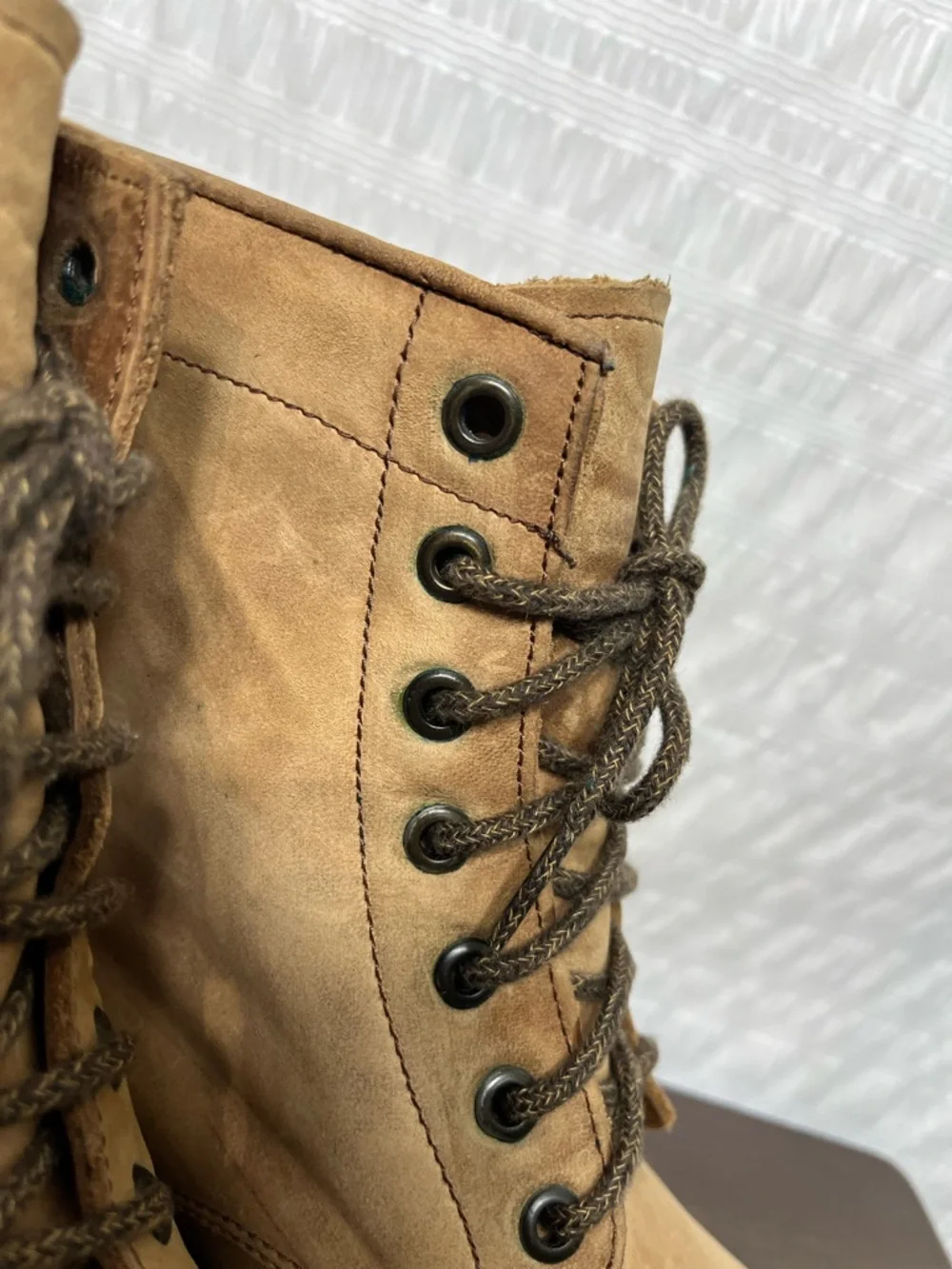 Nisolo leather lace